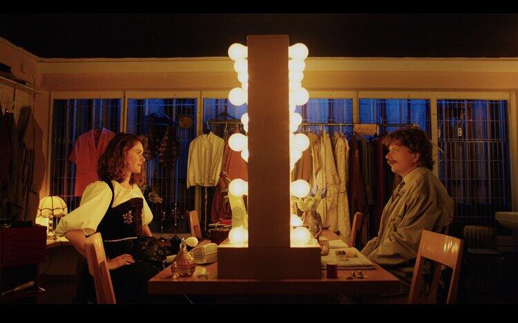 役者になったスパイ