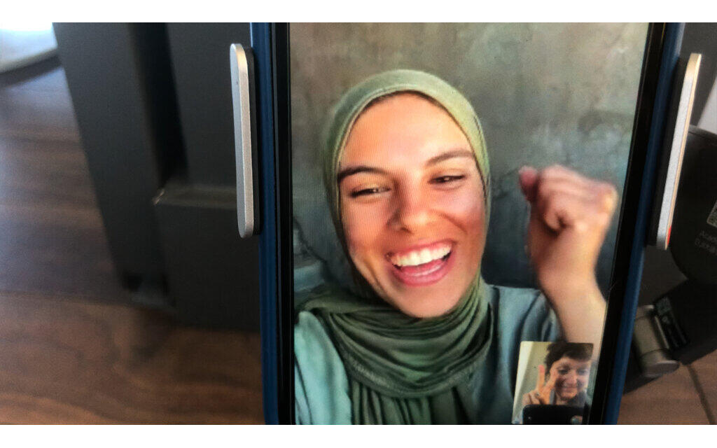 12/7（日）セピデ・ファルシ監督×伊藤さとり『手に魂を込め、歩いてみれば』トークイベント付き上映のお知らせ