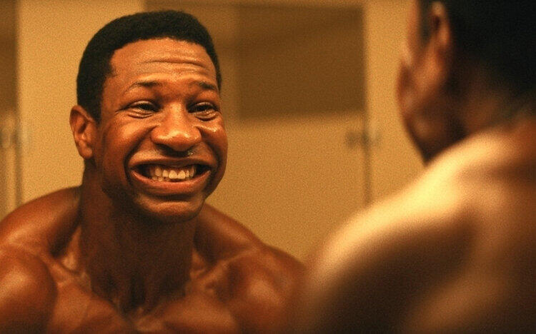 ボディビルダー上映中